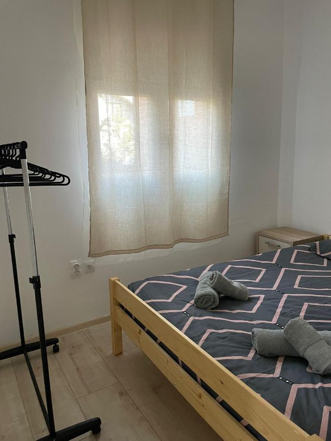 Apartmani Marija Zemun Zemun Polje Exterior foto