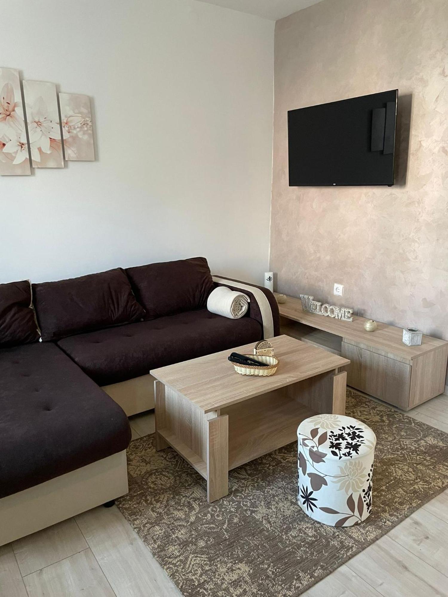 Apartmani Marija Zemun Zemun Polje Exterior foto