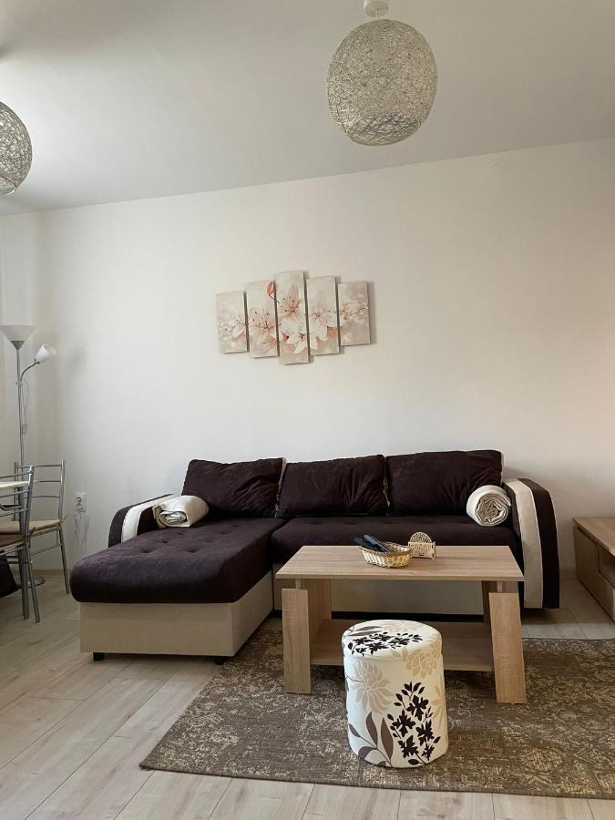 Apartmani Marija Zemun Zemun Polje Exterior foto