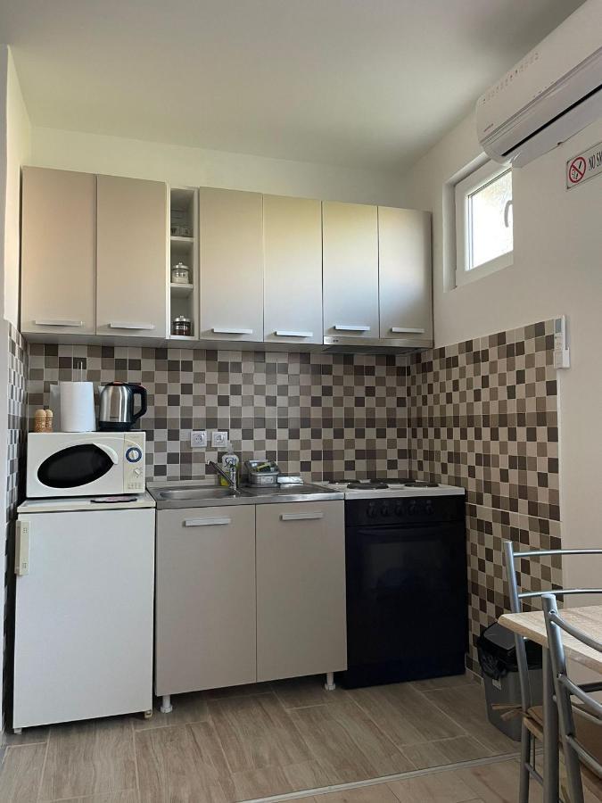 Apartmani Marija Zemun Zemun Polje Exterior foto