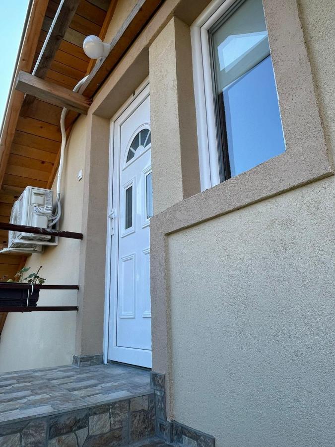 Apartmani Marija Zemun Zemun Polje Exterior foto