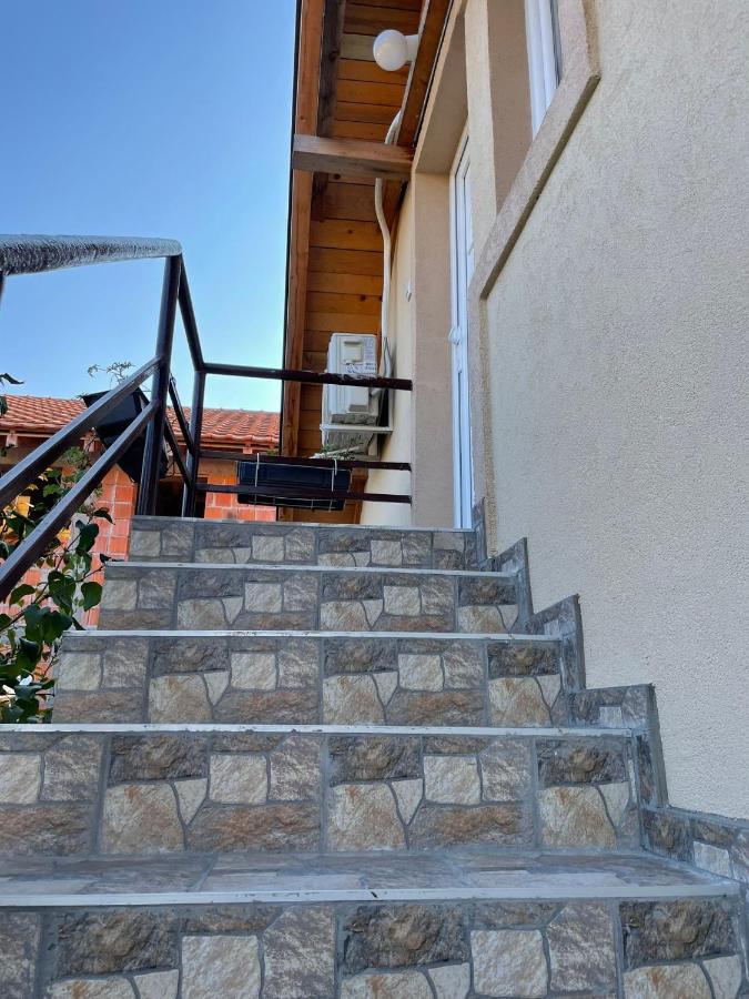 Apartmani Marija Zemun Zemun Polje Exterior foto