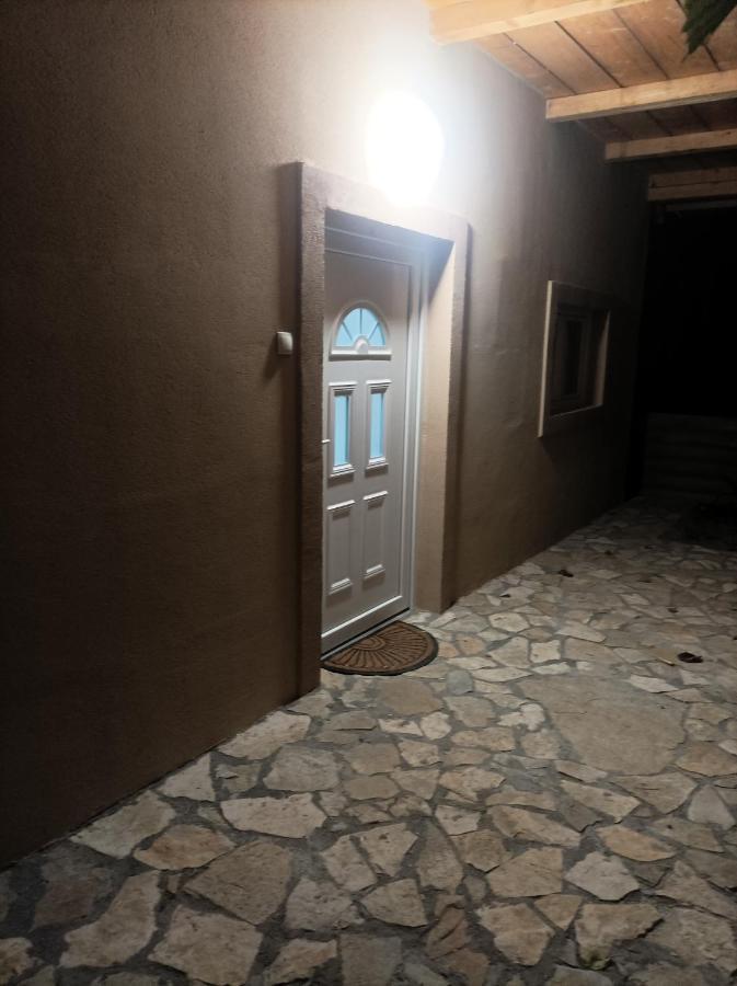 Apartmani Marija Zemun Zemun Polje Exterior foto