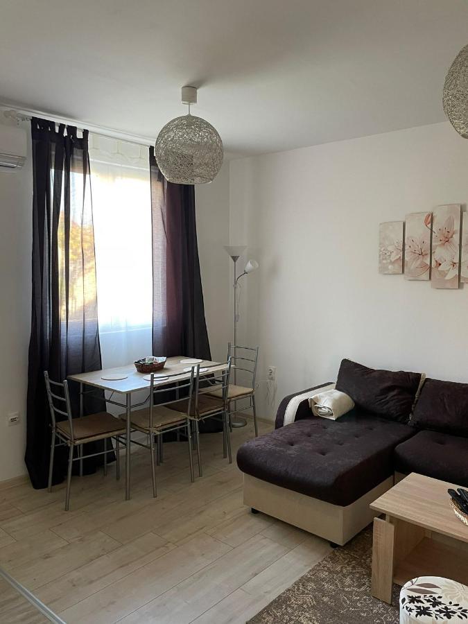 Apartmani Marija Zemun Zemun Polje Exterior foto