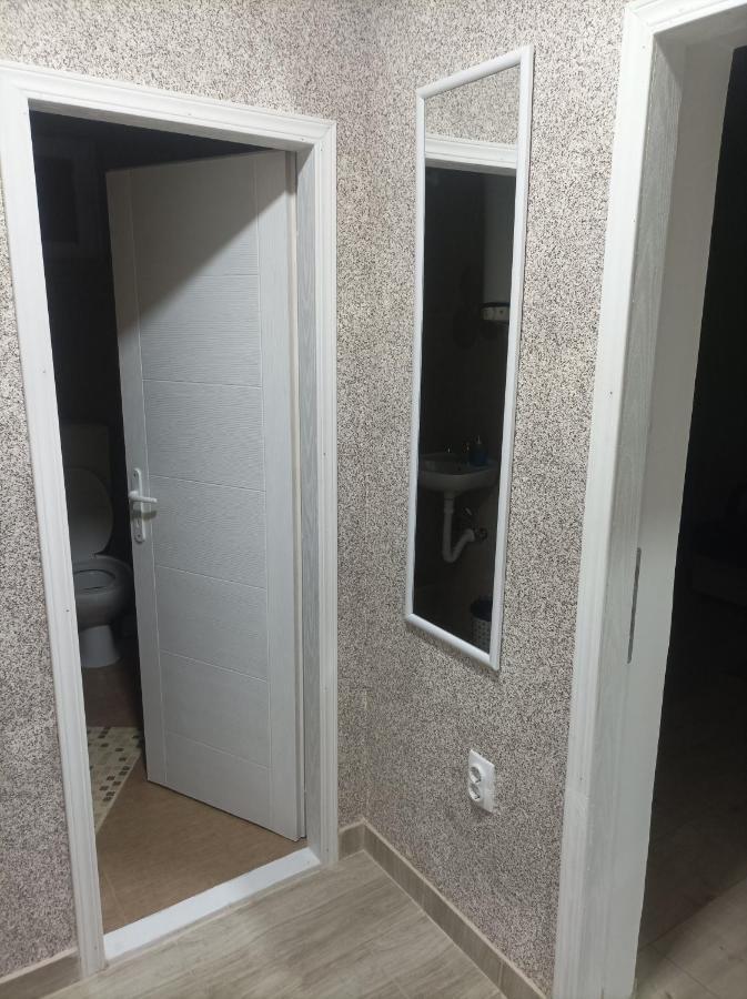 Apartmani Marija Zemun Zemun Polje Exterior foto