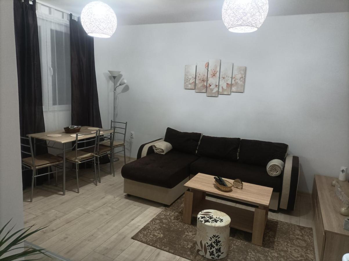 Apartmani Marija Zemun Zemun Polje Exterior foto