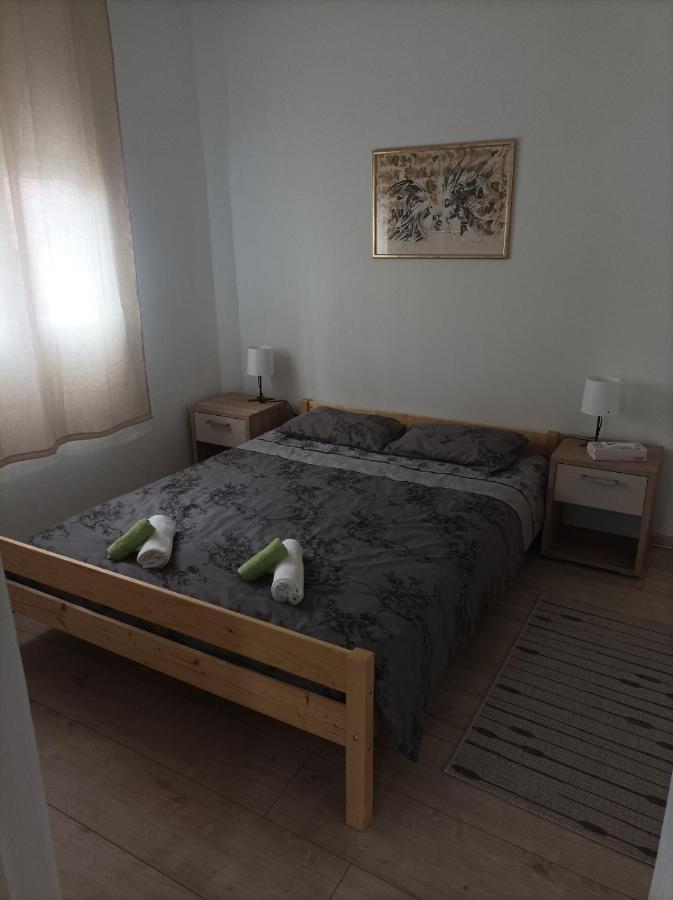 Apartmani Marija Zemun Zemun Polje Exterior foto
