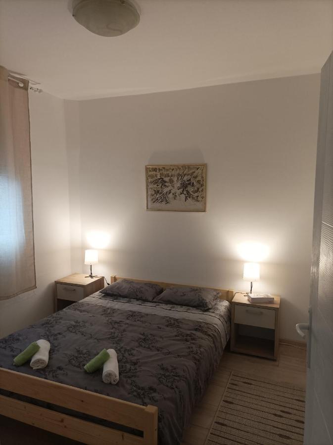 Apartmani Marija Zemun Zemun Polje Exterior foto
